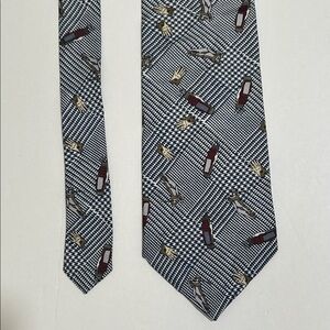 Realtor vintage Stylish Patterned Tie with golf Design. Preowned, good condition